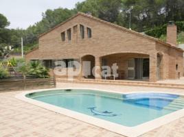 Houses (villa / tower), 258.00 m², almost new