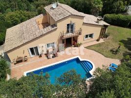 Houses (villa / tower), 306 m², almost new