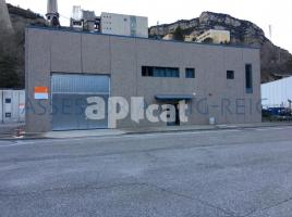 Industrial, 858.00 m², almost new