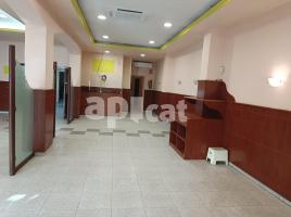For rent business premises, 220.00 m², near bus and train