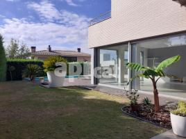 For rent Houses (detached house), 554.00 m², near bus and train, almost new