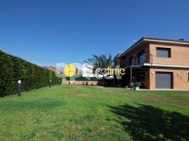 Houses (detached house), 357 m², almost new