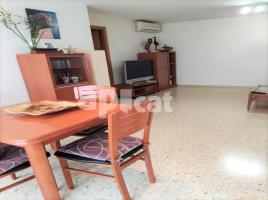 Flat, 80.00 m², near bus and train, almost new