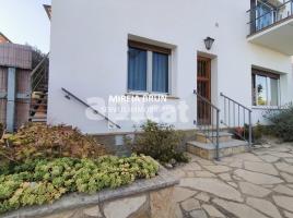 Houses (villa / tower), 180.00 m², Calle Castell
