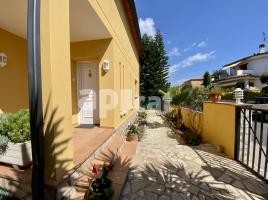 Houses (villa / tower), 221.00 m², almost new