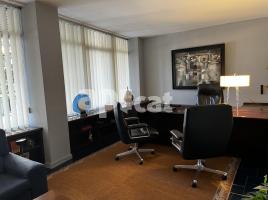 For rent office, 136.00 m², near bus and train