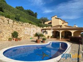 Houses (detached house), 305.00 m², almost new, Calle Gavarres