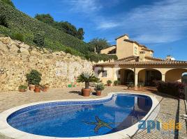 Houses (villa / tower), 305 m², almost new
