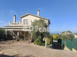 Houses (villa / tower), 276.00 m², almost new