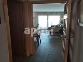 Flat, 75.00 m², near bus and train, almost new
