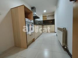 Flat, 86.00 m², near bus and train, almost new