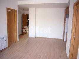 Flat, 65.00 m², near bus and train, almost new