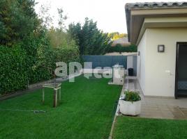 Houses (villa / tower), 322.00 m², almost new