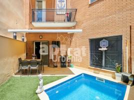 Houses (terraced house), 216 m², almost new, Zona