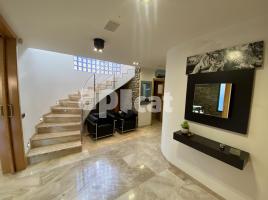 Houses (detached house), 273.00 m², almost new, Calle Margarida