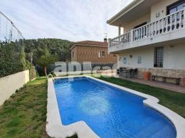 Houses (villa / tower), 250.00 m², almost new