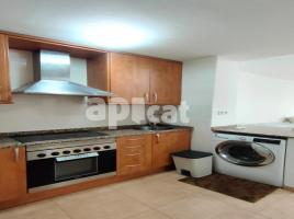 Flat, 45.00 m², near bus and train, almost new