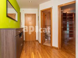 Flat, 144.00 m², close to bus and metro