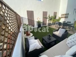 Flat, 160.00 m², near bus and train, almost new