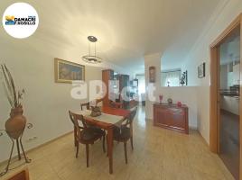 Flat, 98.00 m², near bus and train, almost new