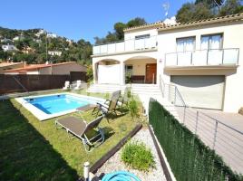 Houses (detached house), 244.00 m², almost new, Calle Olivera