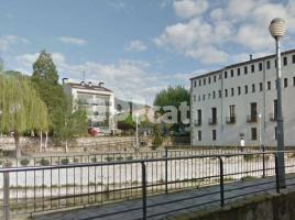 Flat, 103.44 m², near bus and train, almost new