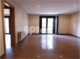Flat, 42.00 m², near bus and train, almost new