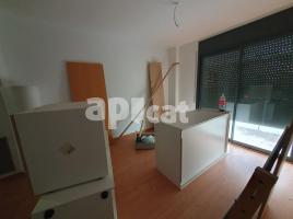 Flat, 123.00 m², near bus and train, almost new