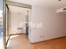 Flat, 99.00 m², near bus and train, almost new, Centre