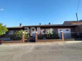 New home - Houses in, 310.00 m², near bus and train, new