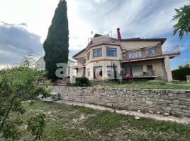 Houses (detached house), 671.00 m², near bus and train