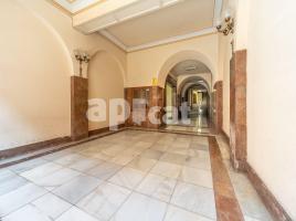 Flat, 98.00 m², close to bus and metro