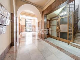 Flat, 98.00 m², close to bus and metro