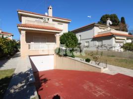 Houses (detached house), 227.00 m², near bus and train, Residencial