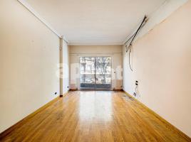 Flat, 107.00 m², close to bus and metro