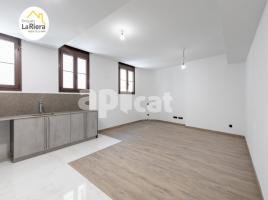Flat, 127.52 m², near bus and train, new
