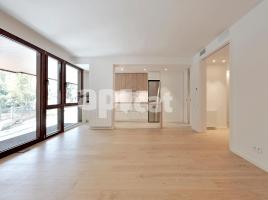 Flat, 120.00 m², close to bus and metro