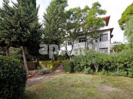 Houses (detached house), 720.00 m², close to bus and metro