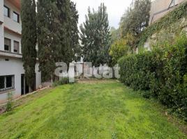 Houses (detached house), 720.00 m², close to bus and metro