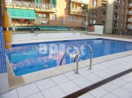 Flat, 47.00 m², close to bus and metro, almost new