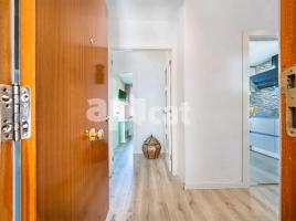 Flat, 94.00 m², near bus and train, almost new