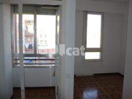 Flat, 66.00 m², close to bus and metro