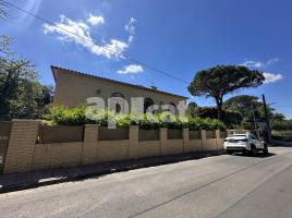 Houses (detached house), 649.00 m², almost new, Calle Bosc