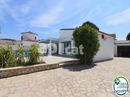 Houses (detached house), 178.00 m², near bus and train, Requesens