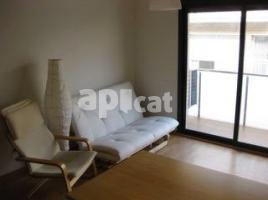 Flat, 40.00 m², near bus and train, almost new, Centre