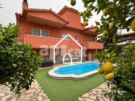 Houses (detached house), 430.00 m², near bus and train, Masquefa