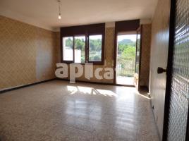 For rent Houses (detached house), 196.00 m², near bus and train