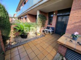 Houses (terraced house), 257.00 m², almost new