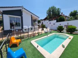 Houses (villa / tower), 108.00 m², almost new, Calle Bedoll