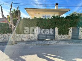 Houses (detached house), 244.00 m², near bus and train, Residencial